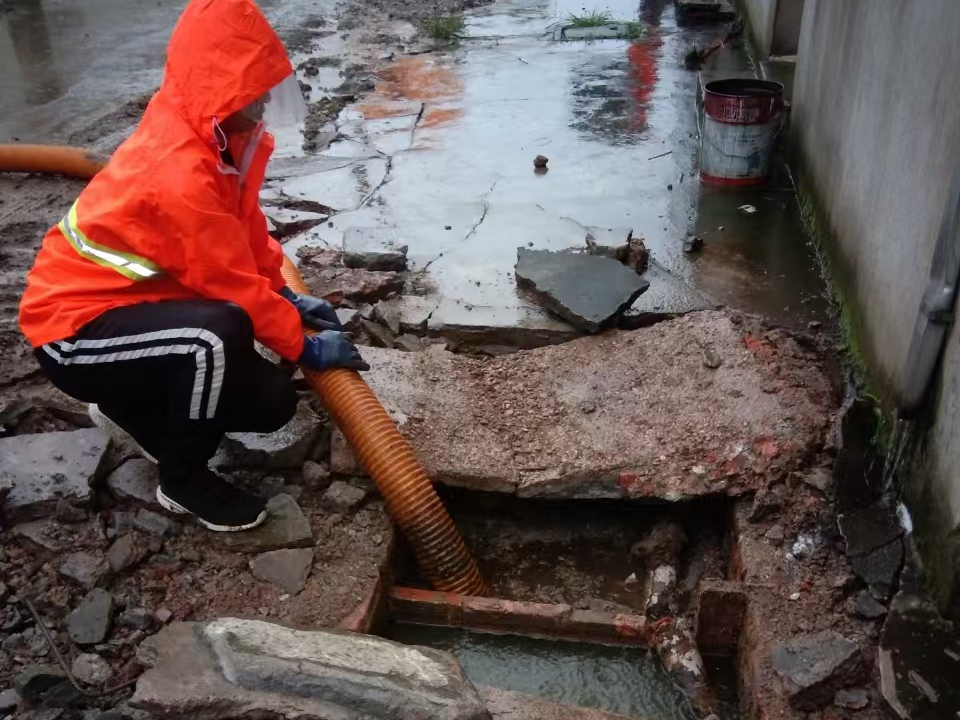 扶沟专业清理污水池 炜誉市政以规范流程守护城市 “肠道”